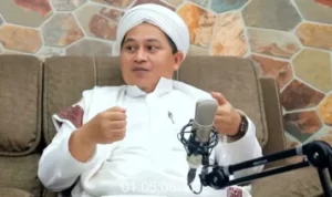 667ed8021143a-pengurus-pondok-pesantren-ponpes-nahdlatul-ulum-banten-kh-imaduddin-utsman_375_211