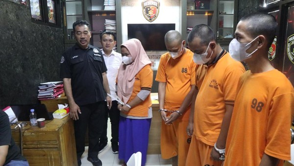 polisi-tangkap-4-penipu-tenaga-kerja-bertarif-di-serang_169